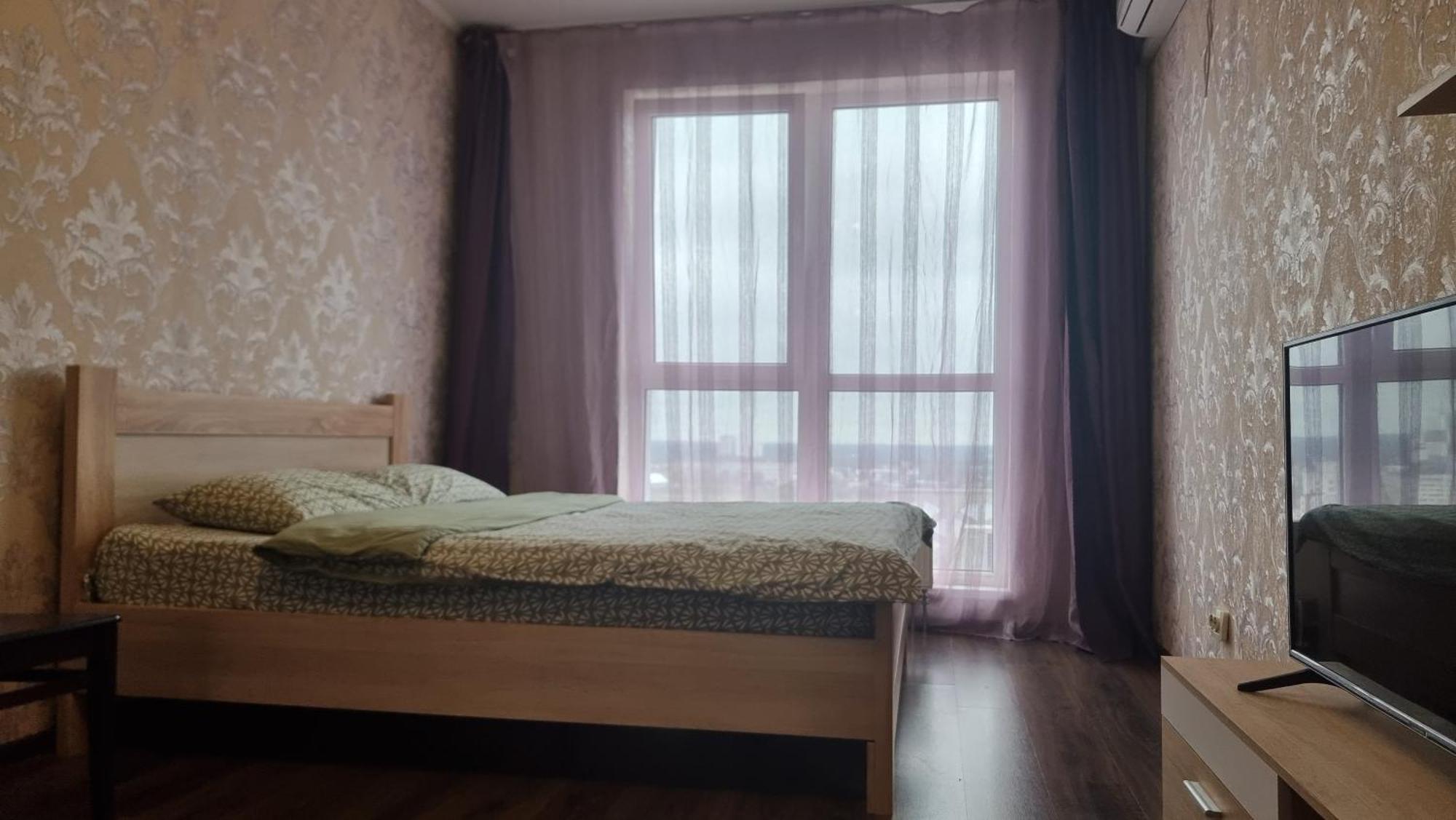 панорамний краєвид на озеро