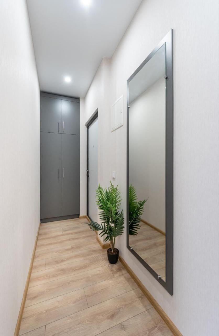 панорамний краєвид на озеро Apartment Kyiv